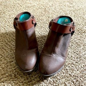 Blowfish clogs size 9. Brown great condition.